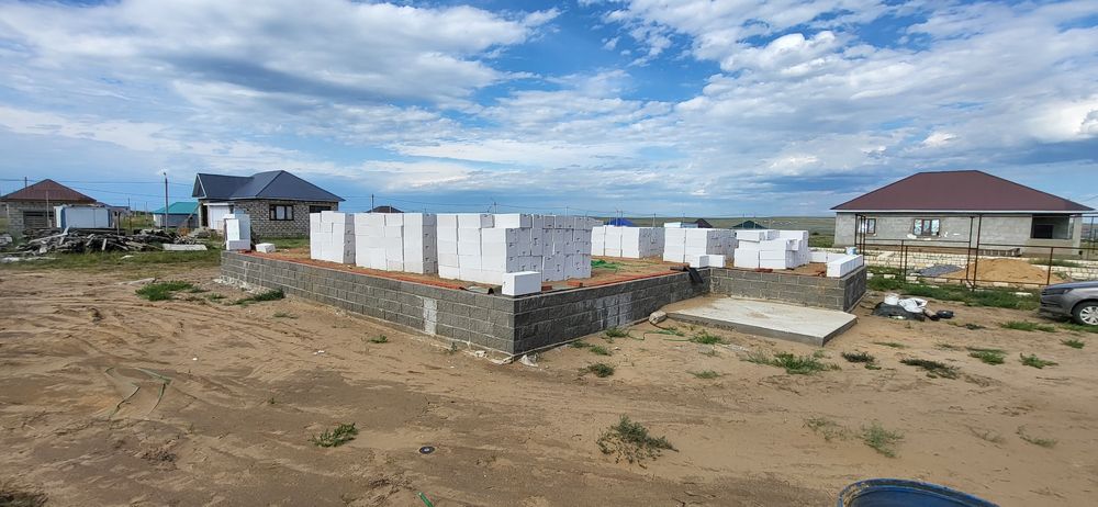 Продам не достроиный дом в Акшат3