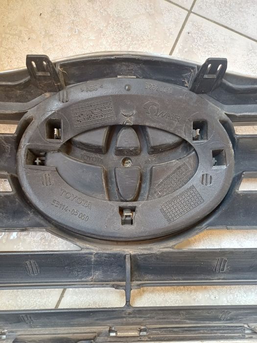 Toyota Avensis T25 предна решетка