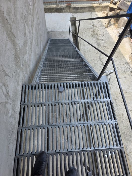 Scari metalice zincate facem la comanda ne deplasam in toată România