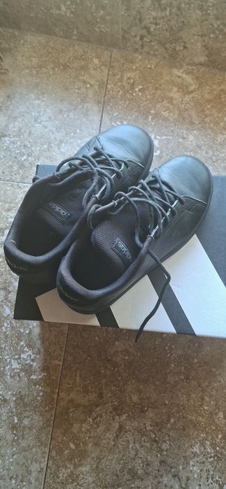 Детски кожени маратонки Adidas  номер 32