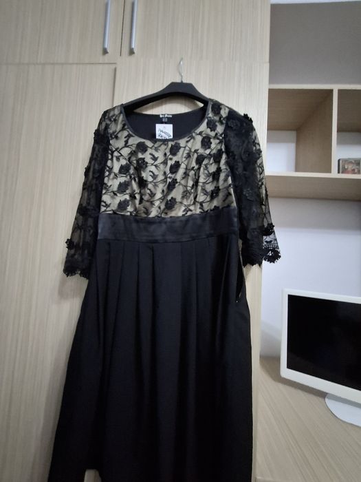 Vand rochie de seara nou.