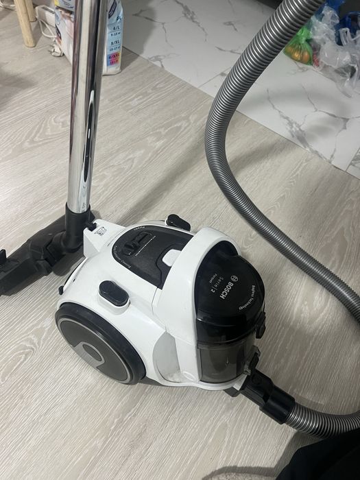 Продается пылесос фирмы Bosch series2