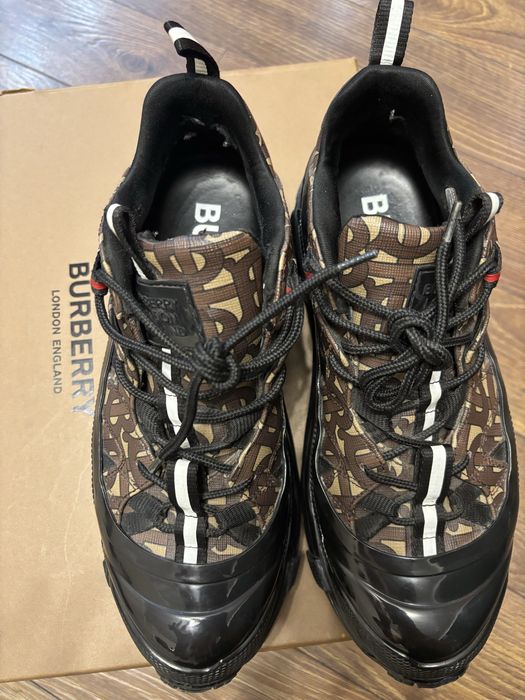 Кроссовки от burberry