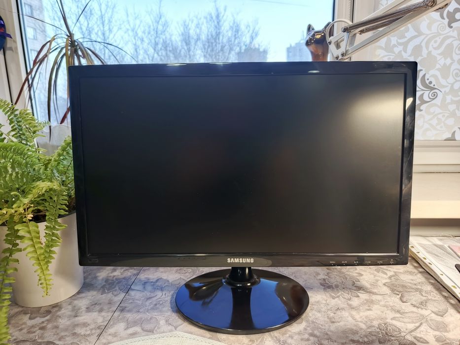 Монитор SAMSUNG SD300. В отличном состоянии.