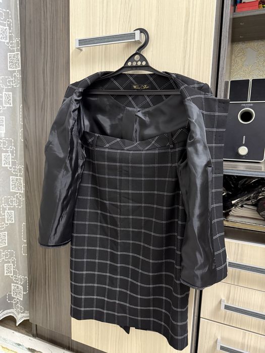 Продам женский костюм