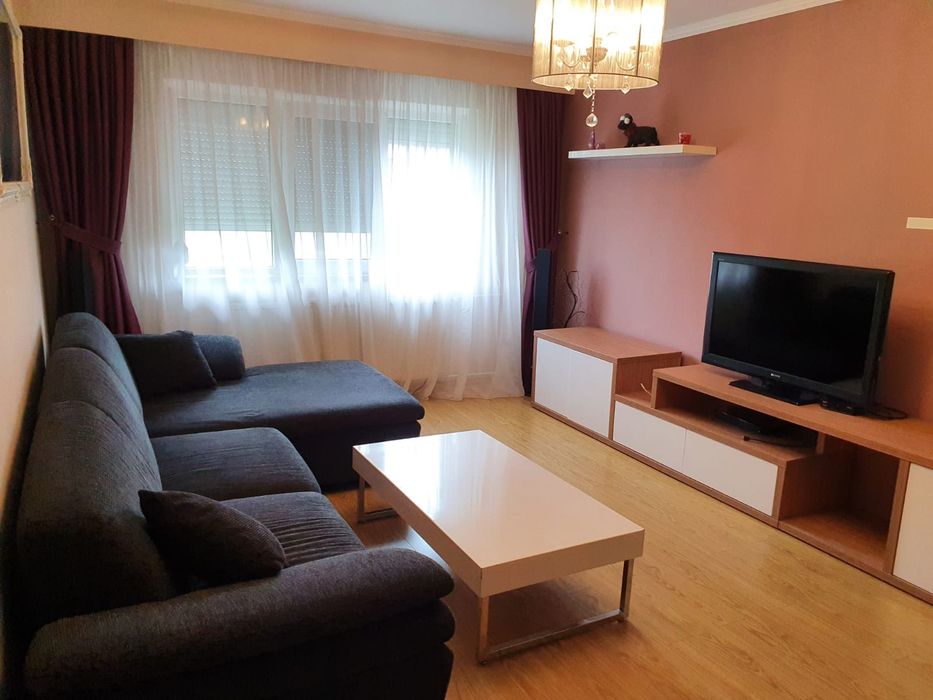 Închiriez apartament 3 camere, tip PB, zona Decebal