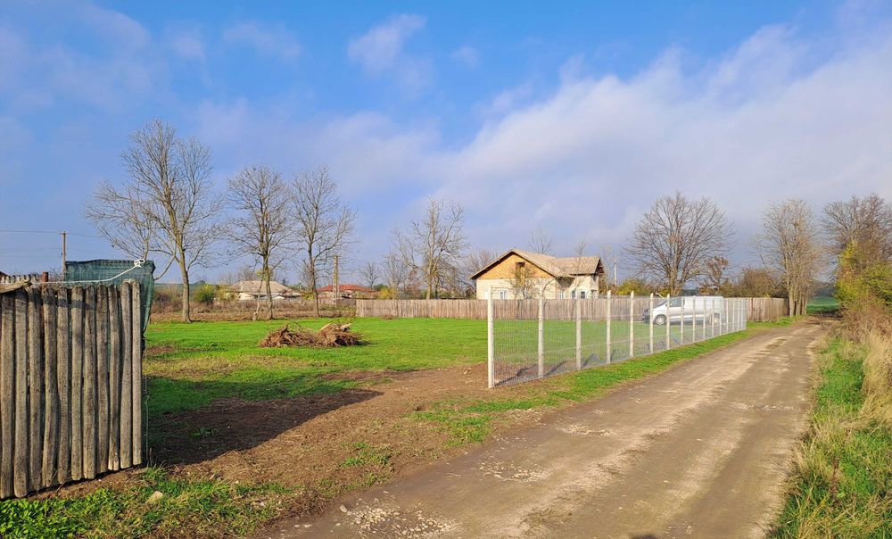 Vand teren intravilan 1500 mp - in centrul comunei Recea, județul Arges