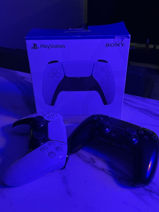 Продам оригинальный джойстик Playstation 5