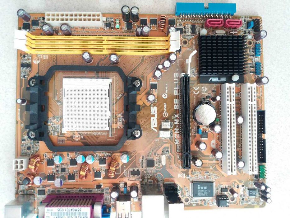 Asus M2N-MX SE Plus/Athlon 64 X2 4400/4GB