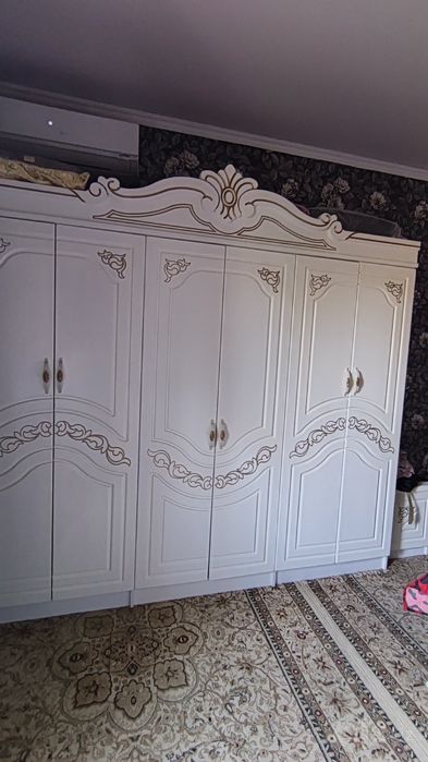 Продам шифонер 6- ти дверцами