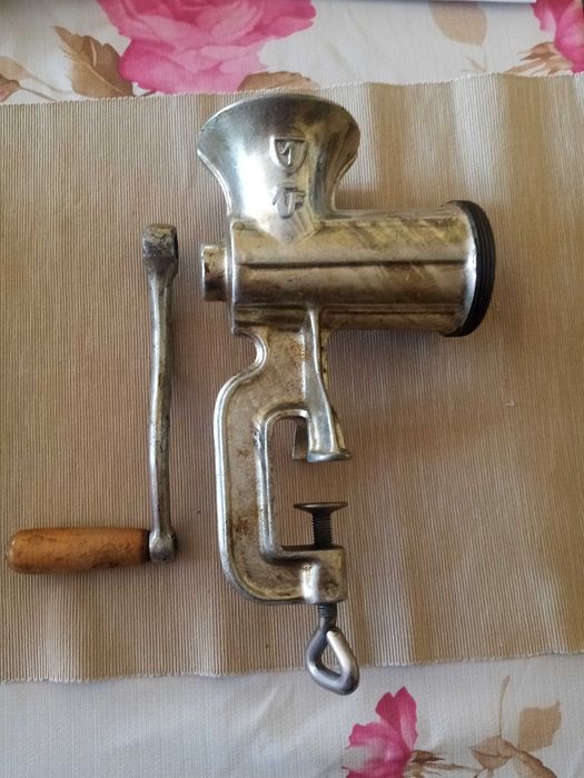 Ръчна машинка за мелене на месо № 8