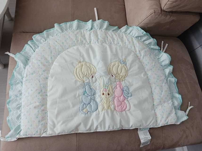 Възглавничка за кошара с вързанки-само за 9лв. Размери 80/58см.