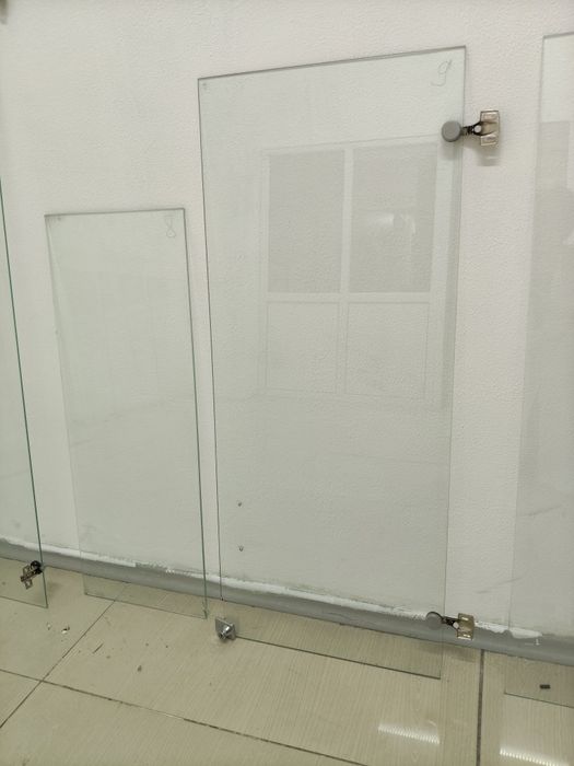 Продам стеклянные полки и дверца.
