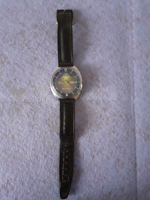 Продам часы наручные