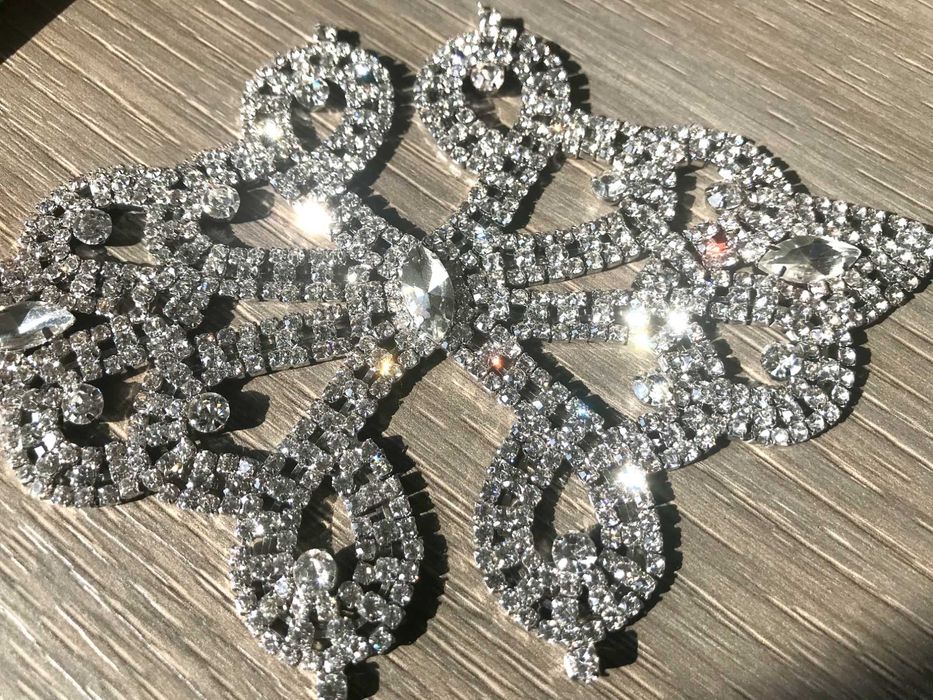 Aplicatie cu pietre deosebita, Decor rochie de mireasa