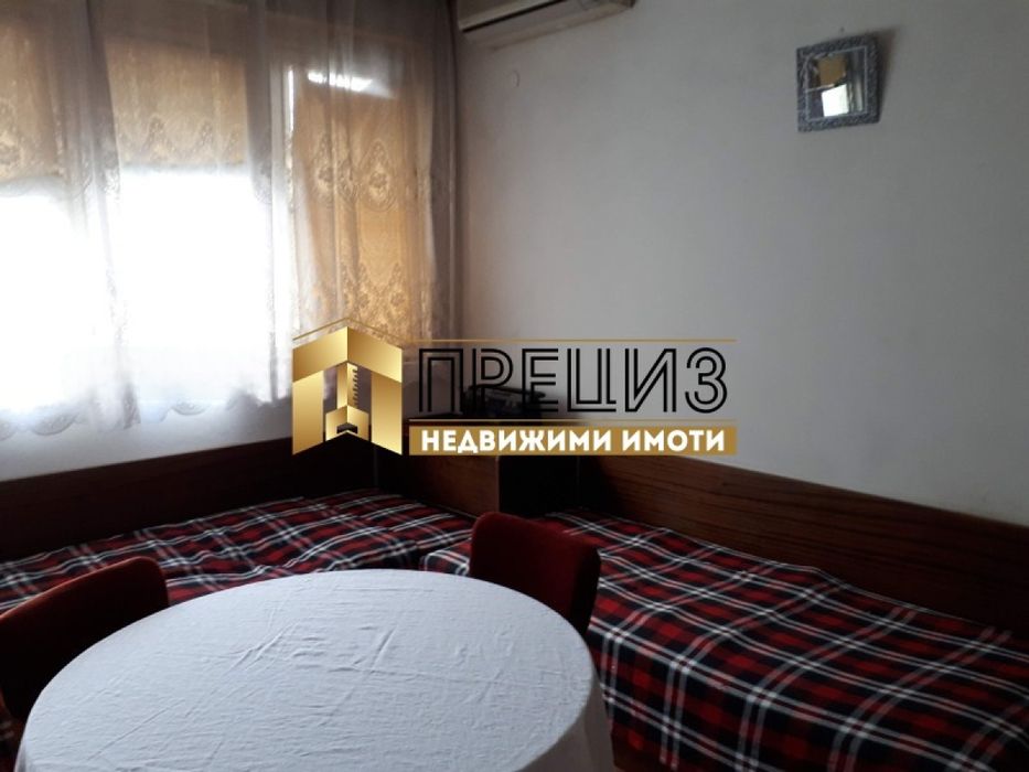 Продажба на 4-стаен апартамент в центъра на гр. Нови пазар - снимка 5