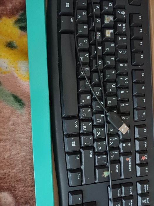 Продам клавиатуру Logitech для компьютера.