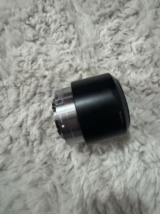 Sony 50mm f1.8 OSS (Argintiu) - Obiectiv Portret cu Stabilizare