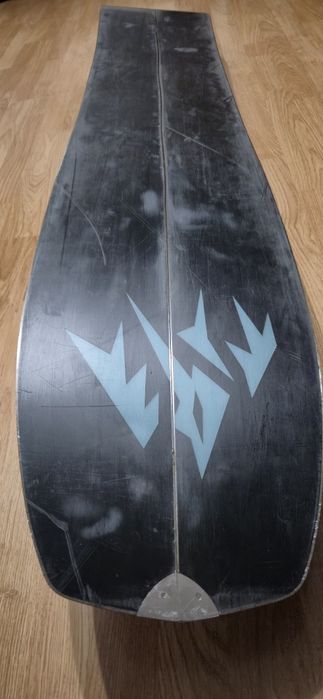 Splitboard jones cu legaturi voile L si foci jones