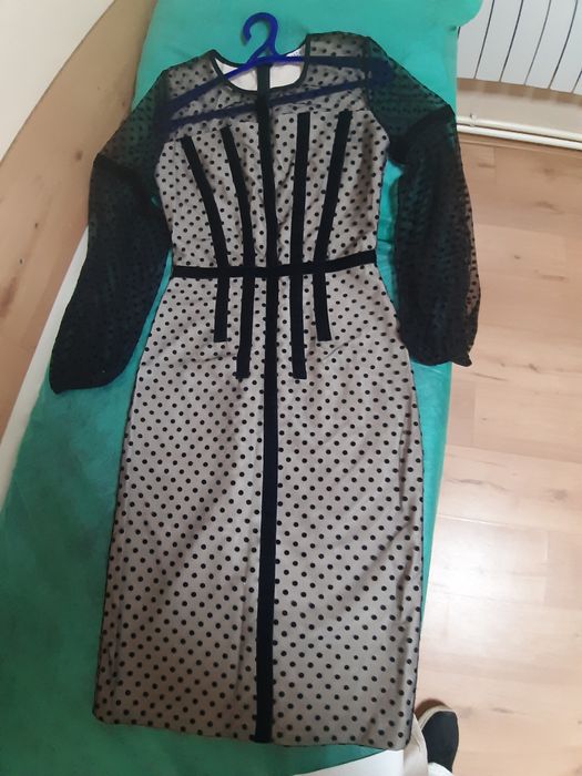 Продается новое платье на S размер.