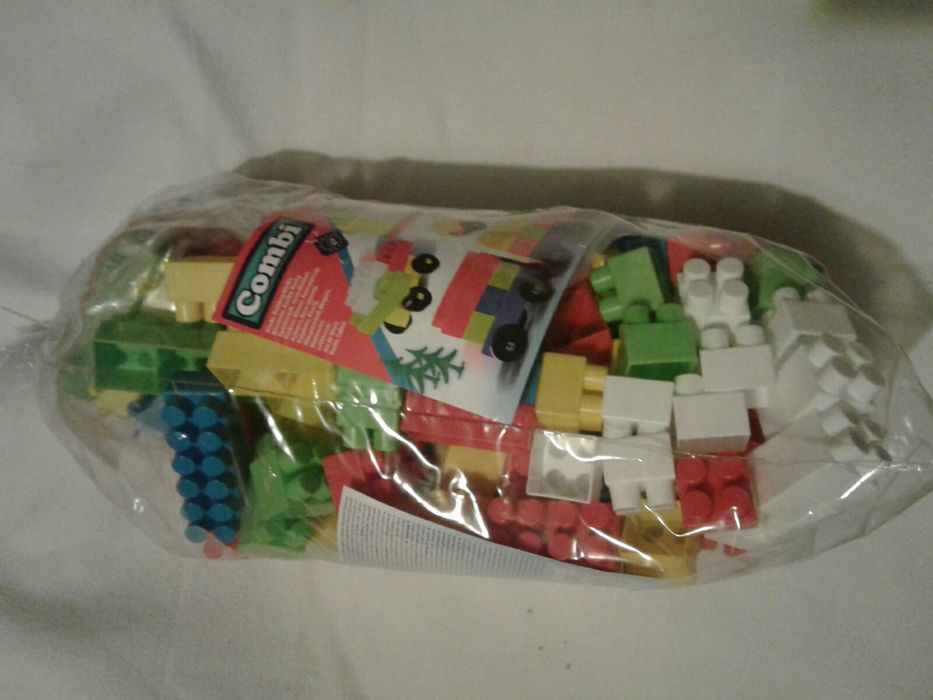 Sac 200 piese constructii, tip lego, dim. MEDII, nou