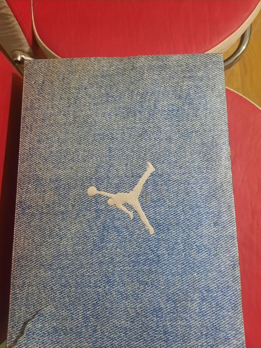 vând jordan 1 mid SE