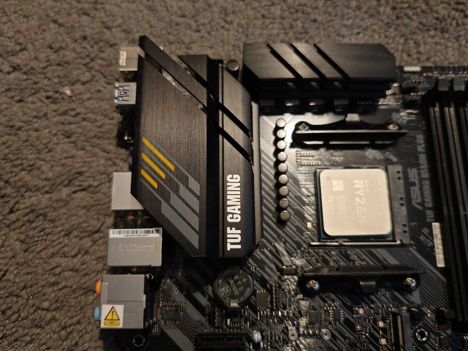 ASUS TUF B550M-Plus Gaming + Ryzen 5 5600, шестядрен 3.9/4.4GHz AM4