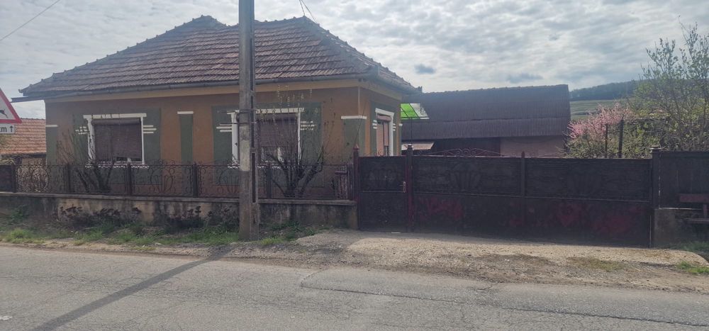 Casa de vanzare in Almasu, Salaj + teren 3600mp + 4 ha teren extravilan