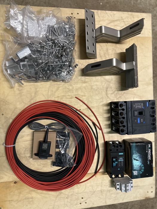 NOU! Sistem fotovoltaic hibrid de 4,2 kW cu acumulator