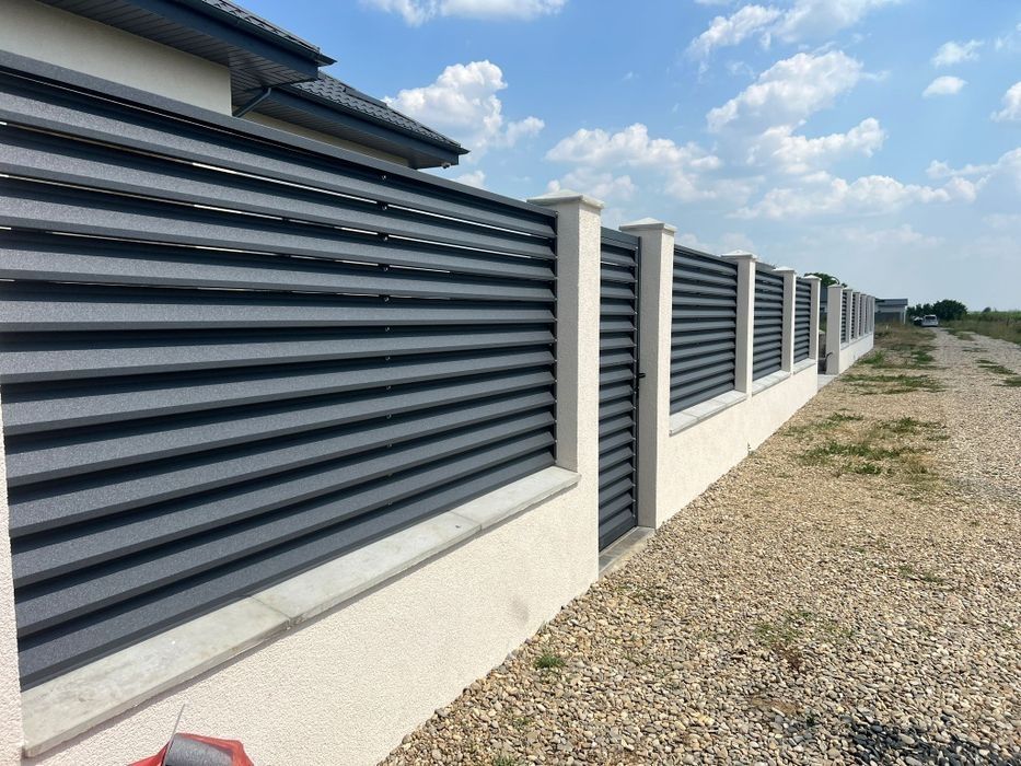 Construim la comanda dvs. garduri si porti din:
- panouri stil jaluzea