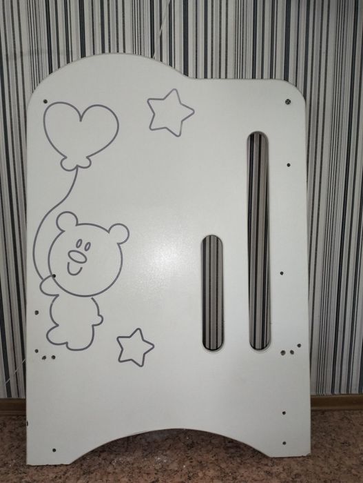 Детская кроватка с принтом