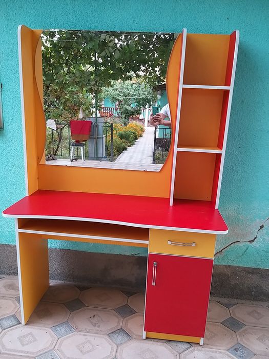 Продается мебель для салона красоты.