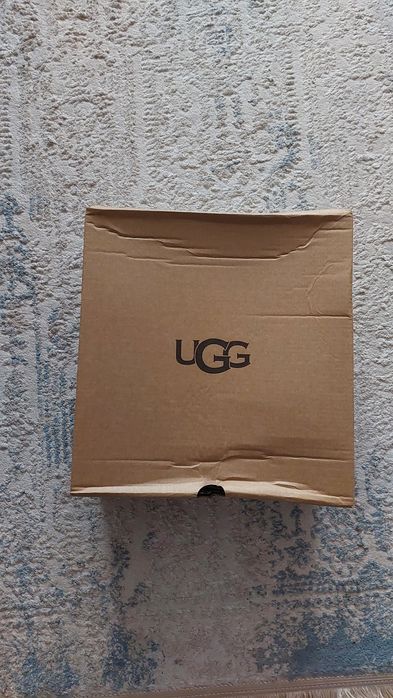 Продам ботинки UGG