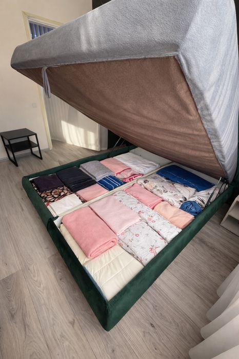 Pat matrimonial 160x190 cu lada depozitare+saltea inclusa+2 noptiere