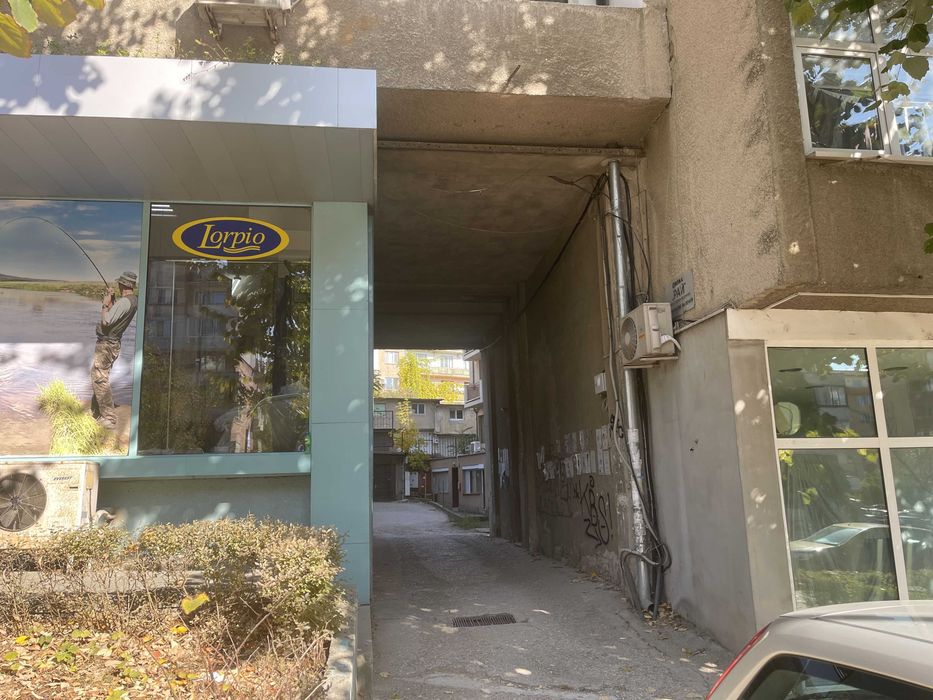 Продава ГАРАЖ на две нива, ПАРКОМЯСТО, гр. Велико Търново