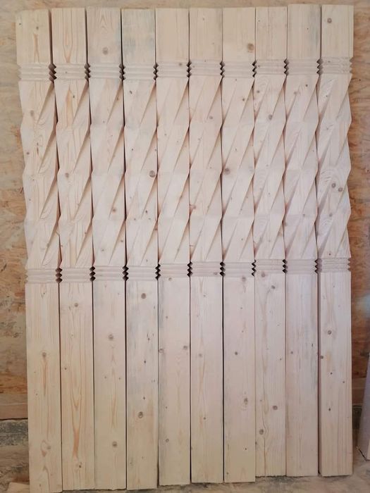 Stâlpi sculptați și scânduri ornamentale pentru terase, foișoare