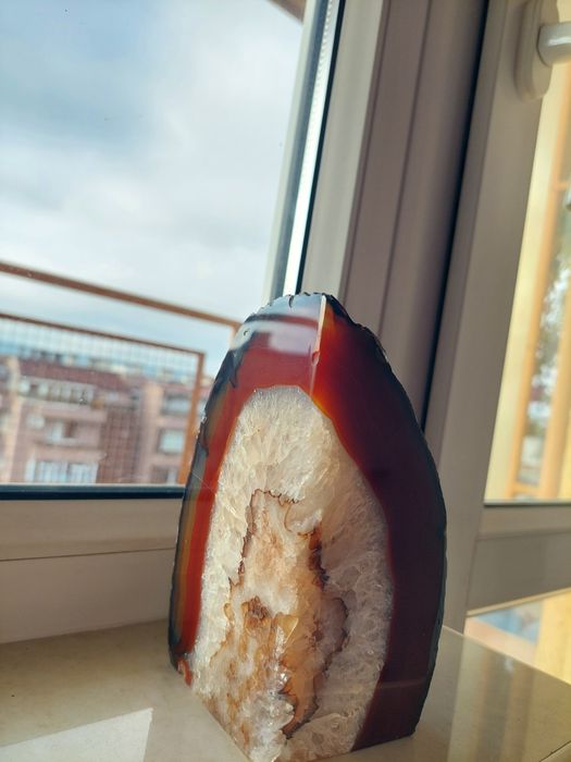 Масивна част от геода - ахат с кварц