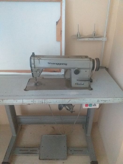 Тикув машина сотилади холати яхши тикиши аьло kami bor kelishamiz