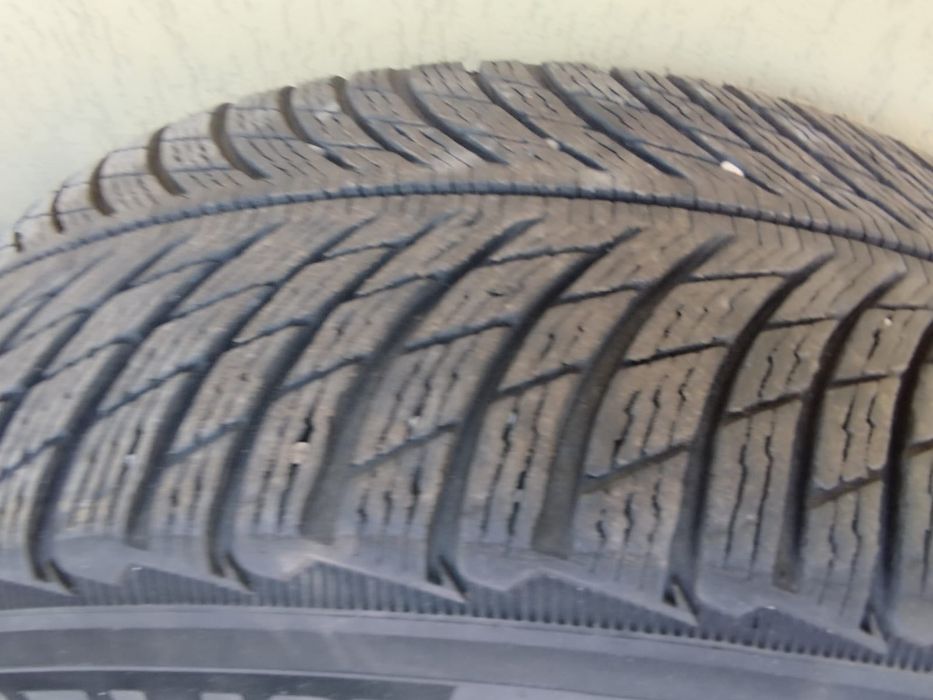 Jenti Audi cu anvelope de iarna Michelin 235/60 R18