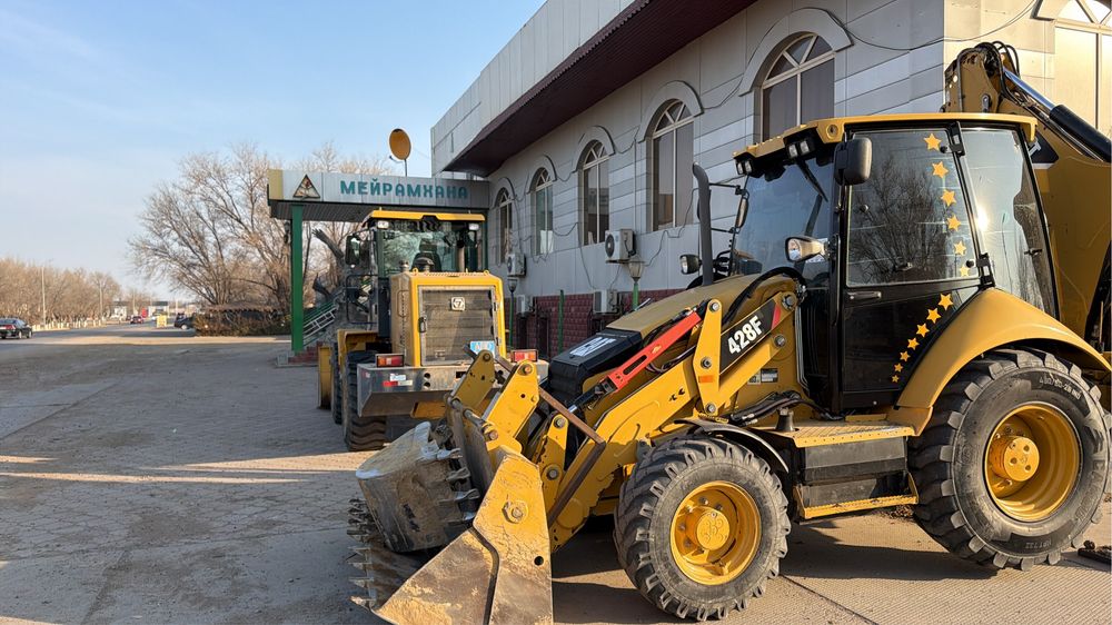 Гусеничный экскаватор