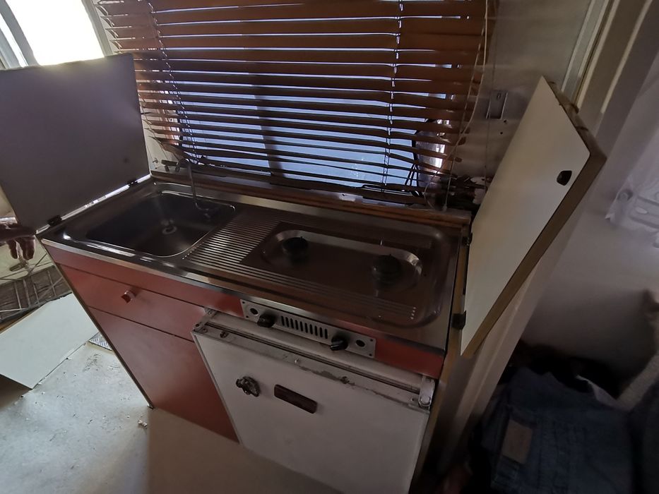 vând rulota 4 persoane