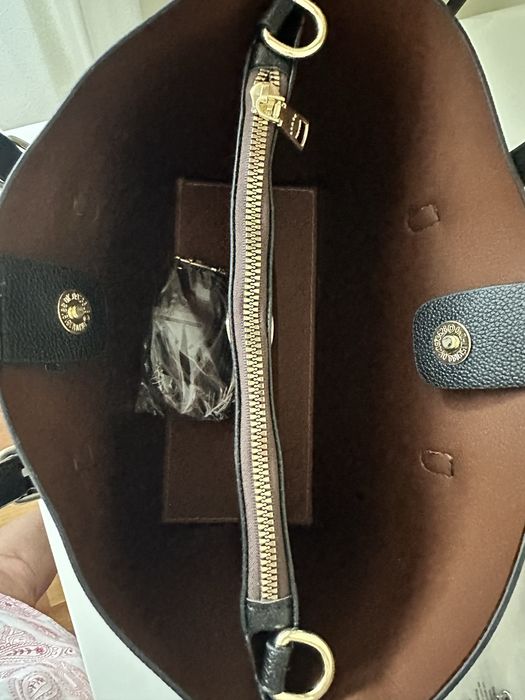 Geantă Coach Tote Neagră, Textură Granulată, Hardware Auriu dimensiune exterioara L30 x l20