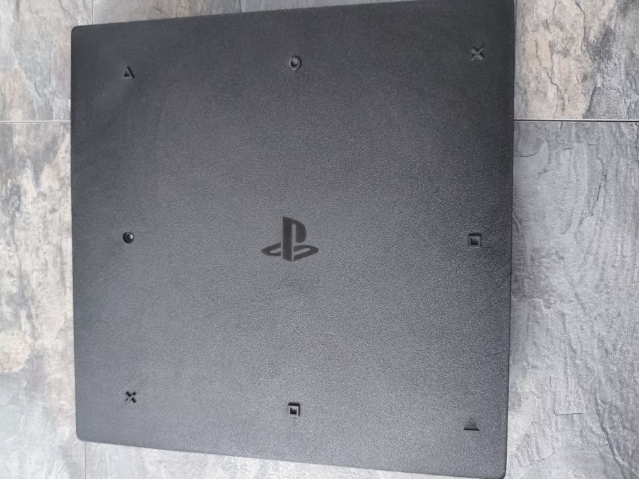 Ps4 pro + 5игри +волан и подарък ps2