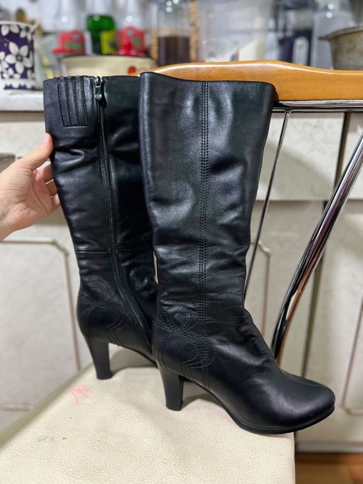 Продам женские сапоги