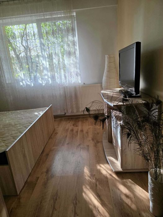 Ofer spre inchiriere apartament 3 camere sector 4