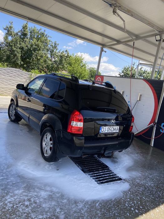 Vând hyundai tucson pentru dezmembrat