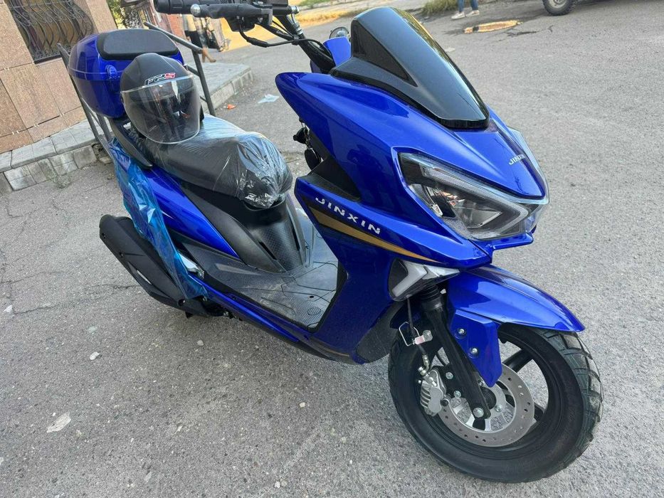 Скутер MAXI 200 сс,200куб