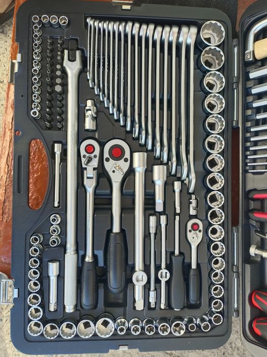 Продам новый Набор ключей