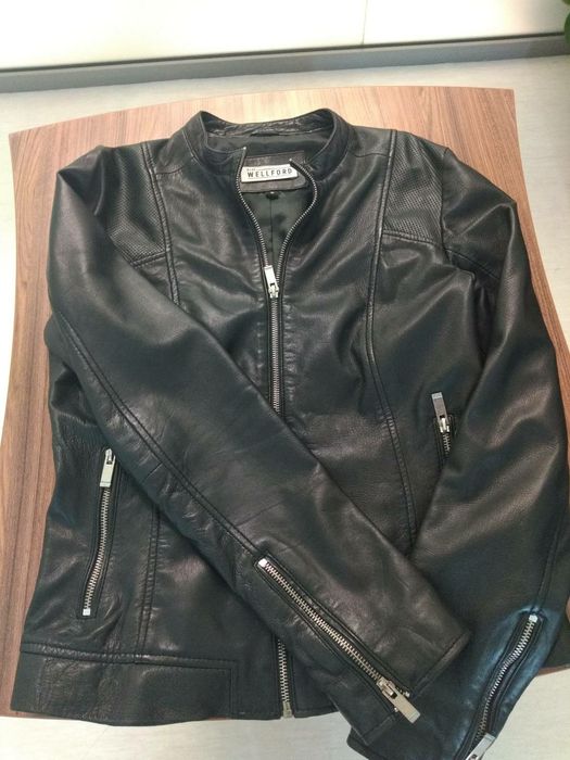 Дамско черно кожено яке размер S