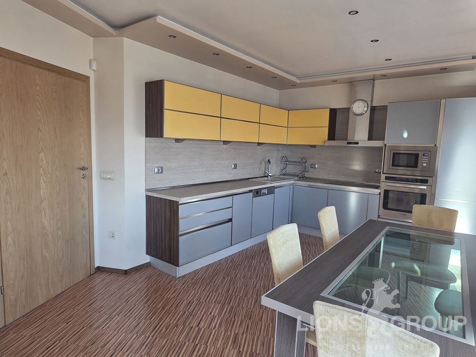 Продава се Многостаен апартамент в Варна, Колхозен пазар - 180 кв.м за 907 €/кв.м - Снимка #3